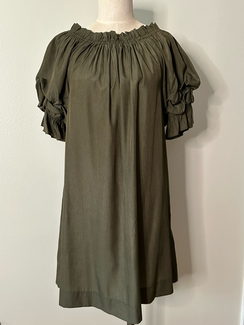 NWT Mersea Tulum Ruffle popover dress in olive green size Small. Fabric belt. - Picture 2 of 6
